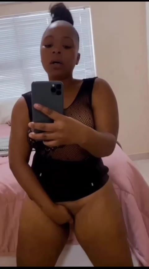 You see how she spread her little hole…..
